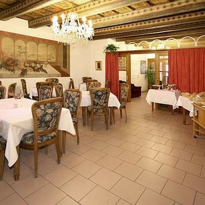 Red Lion Готель 4*